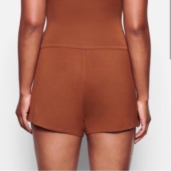 Skims - Picture 3 of 3